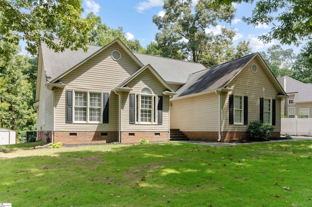 view of front of home featuring a front lawn