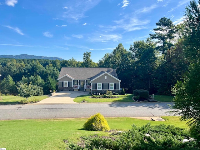 single story home featuring a mountain view and a front yard