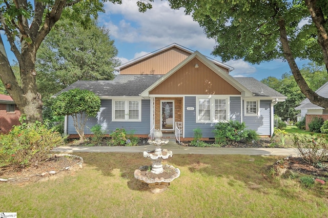 view of front of property with a front lawn