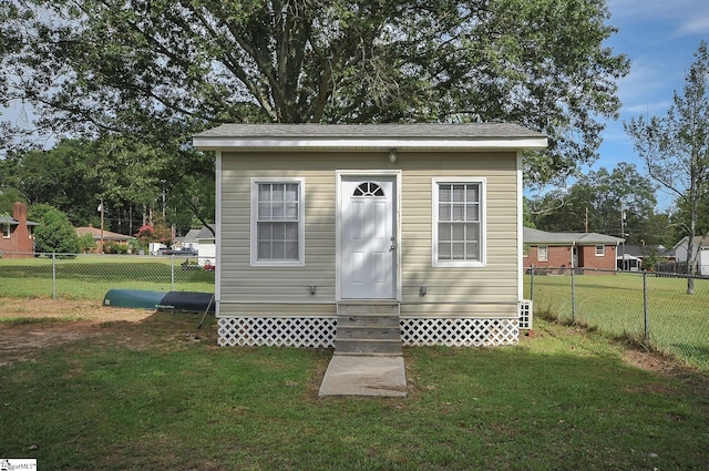 view of outdoor structure featuring a yard