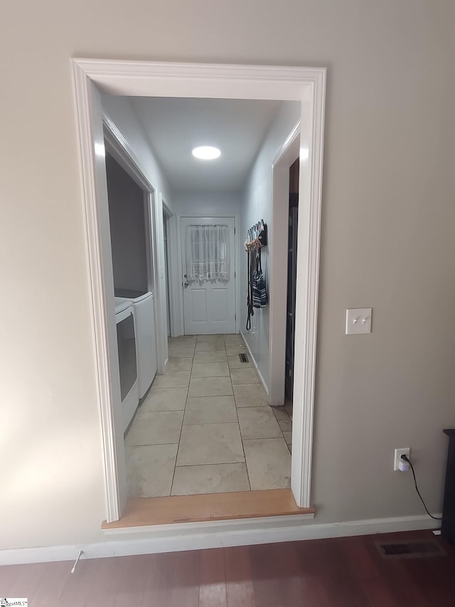 362 Green Hill Dr, Anderson, SC 29621 - hallway featuring washer and dryer, baseboards, and visible vents