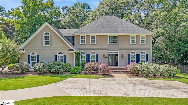 view of front facade with a front lawn