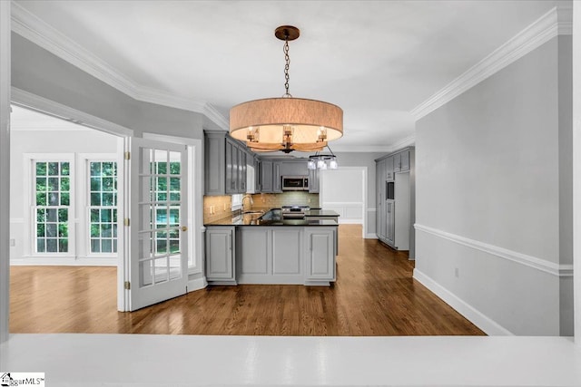 kitchen with dark hardwood / wood-style flooring, stainless steel appliances, gray cabinetry, and a chandelier