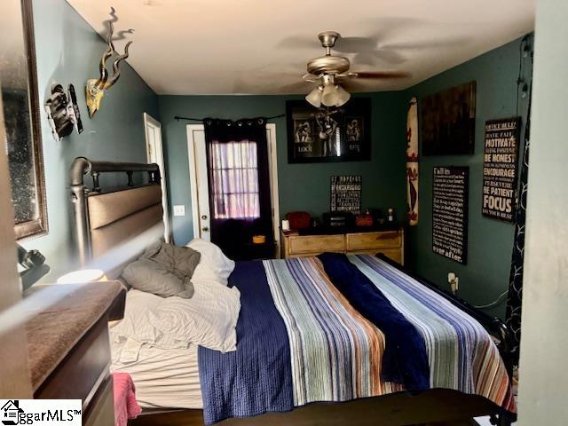 bedroom featuring ceiling fan