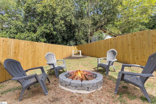 view of yard featuring a fire pit