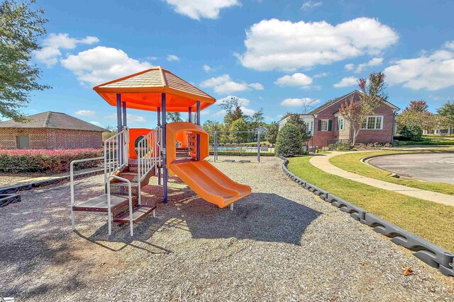 view of yard featuring ceiling fan