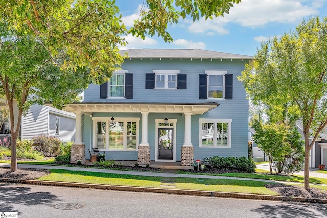 view of front of property featuring a front yard and covered porch