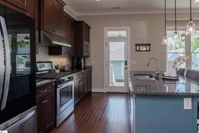 kitchen with sink, dark wood-type flooring, stainless steel appliances, dark stone counters, and crown molding