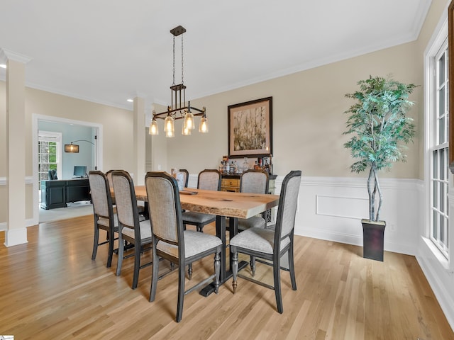 dining room featuring crown molding and light hardwood / wood-style floors