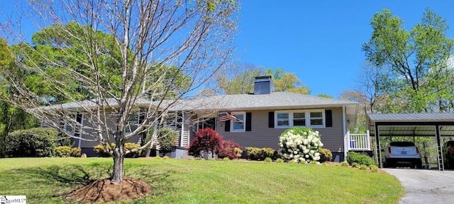 view of front facade featuring a front yard and a carport