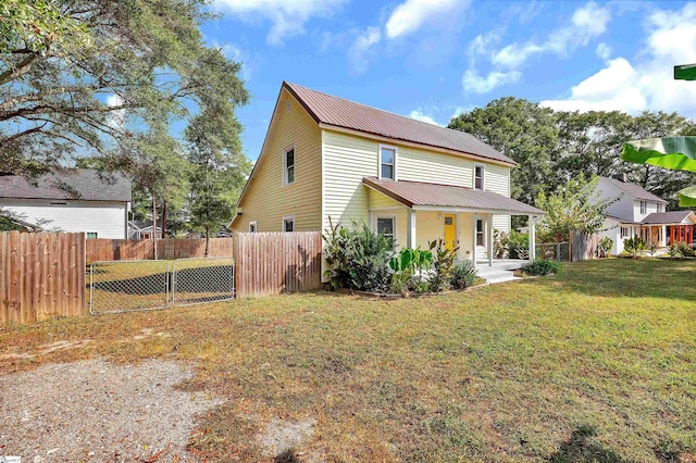 view of front of property featuring covered porch and a front yard