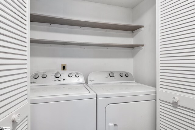 washroom featuring laundry area and washing machine and clothes dryer