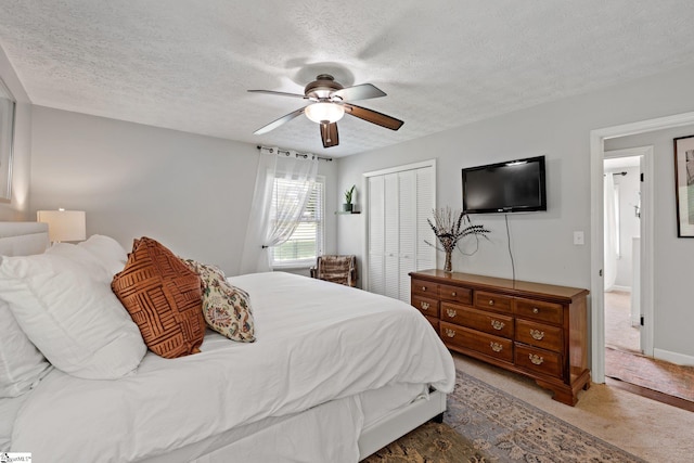 bedroom featuring a textured ceiling, ceiling fan, and a closet