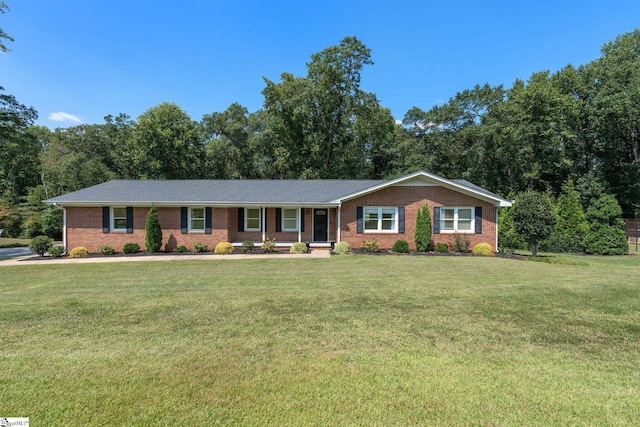 single story home featuring a front lawn