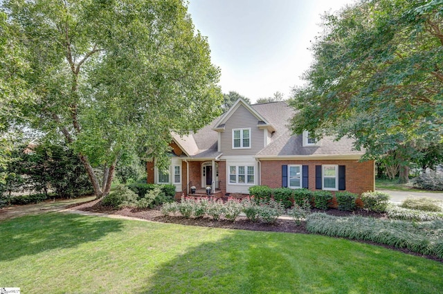 view of front of home with a front lawn