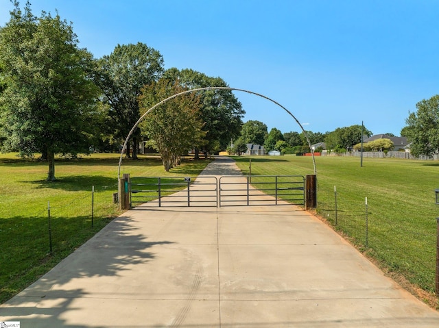 view of property's community featuring a lawn