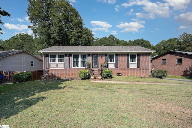 ranch-style house featuring a front yard