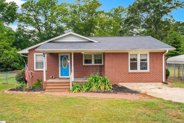 bungalow featuring a front yard