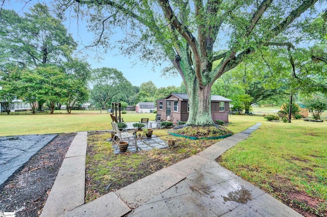 view of yard featuring a patio area