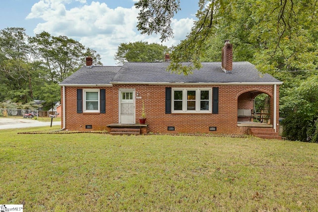 view of front facade with a front yard