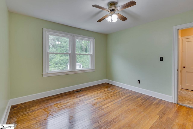 empty room featuring light hardwood / wood-style floors and ceiling fan