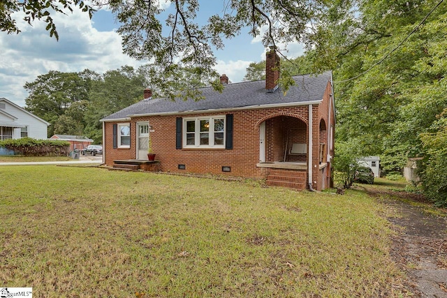 view of front of home featuring a front yard