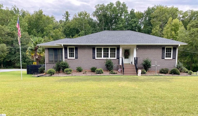 ranch-style house featuring a front yard