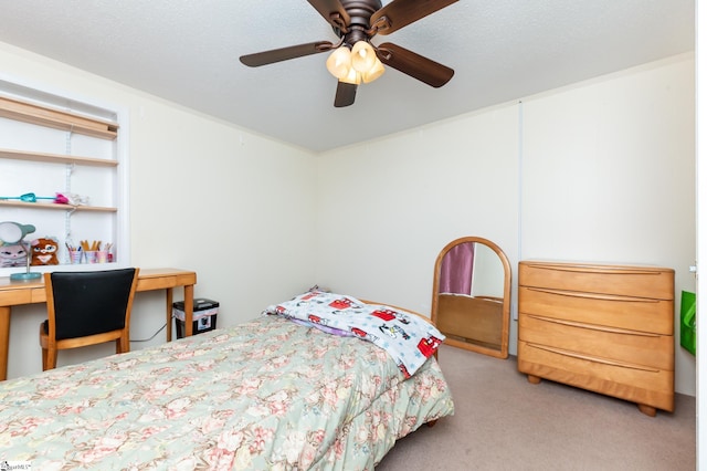 bedroom with ceiling fan, a textured ceiling, and carpet