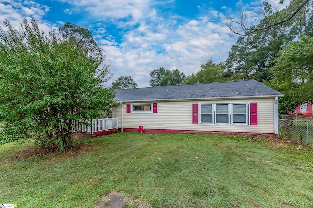 view of front of home with a front lawn