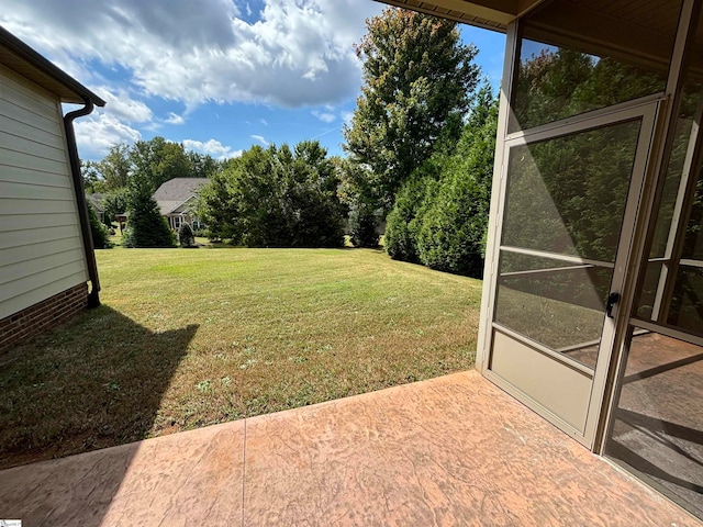 view of yard featuring a patio