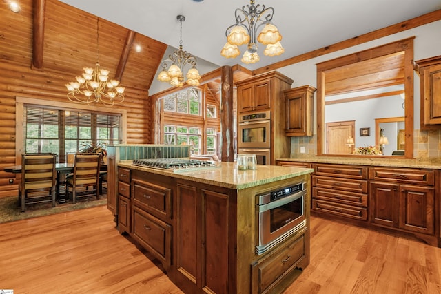 kitchen with hanging light fixtures, backsplash, stainless steel appliances, an inviting chandelier, and rustic walls