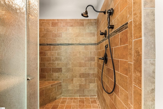 bathroom featuring a tile shower