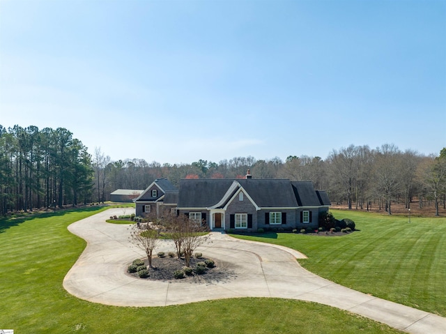 view of front of home featuring a front yard