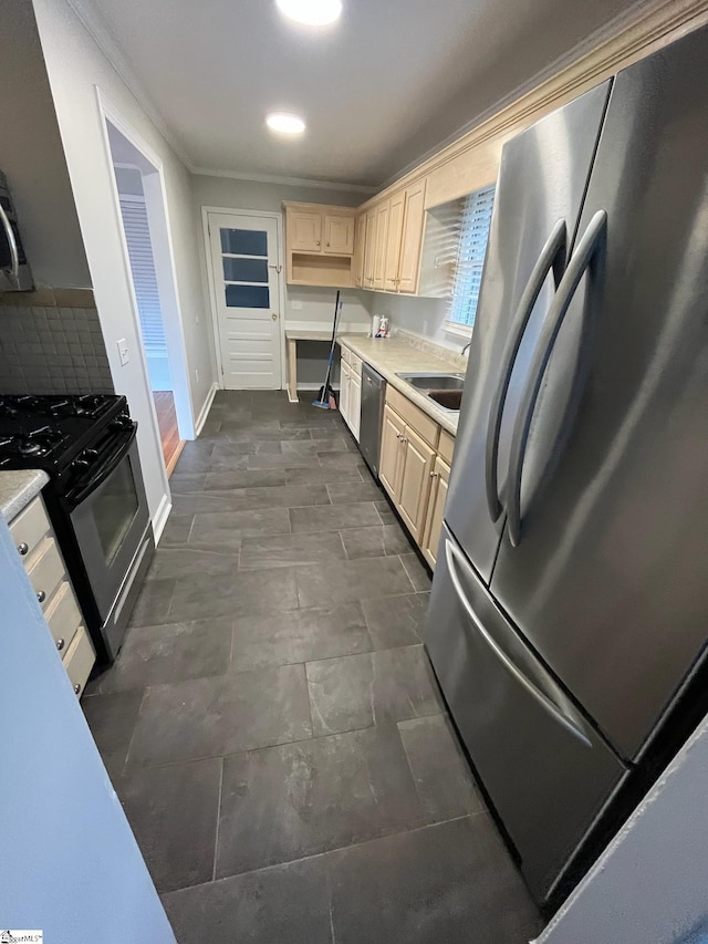 kitchen featuring sink, decorative backsplash, stainless steel appliances, and cream cabinets