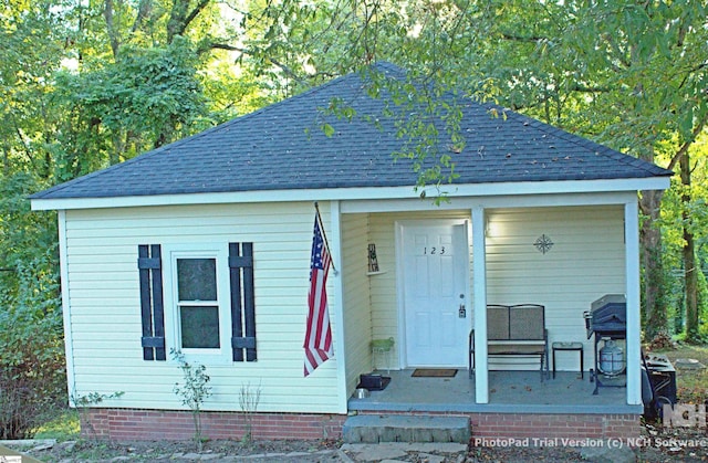 view of front of property with a porch