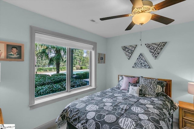 bedroom with ceiling fan