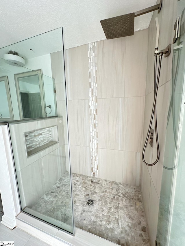 bathroom featuring tiled shower