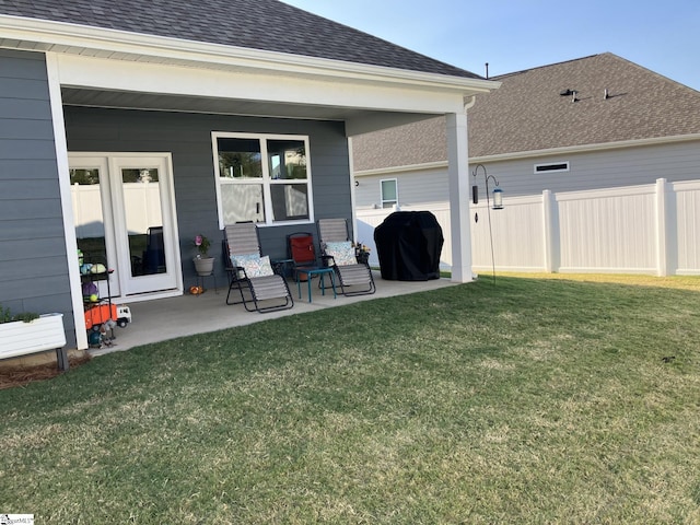 view of yard featuring a patio