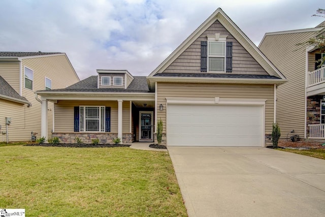 craftsman-style home featuring a porch and a front lawn