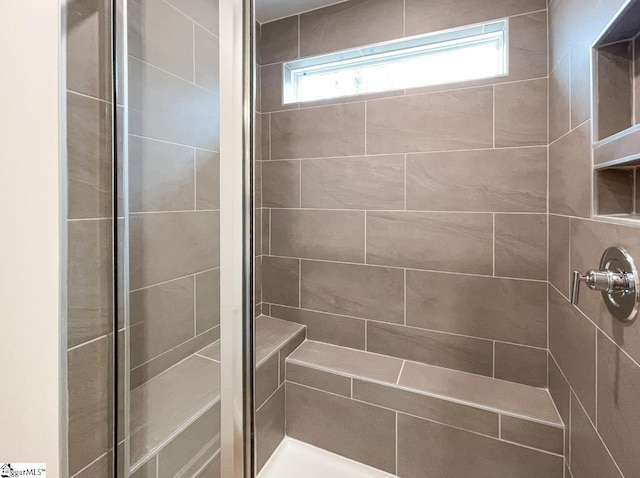 bathroom featuring a tile shower