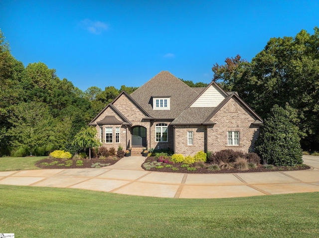 view of front of house featuring a front yard