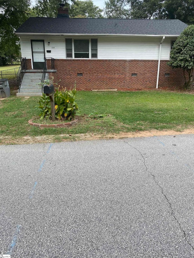 single story home featuring a front yard