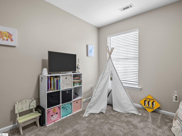 recreation room featuring carpet