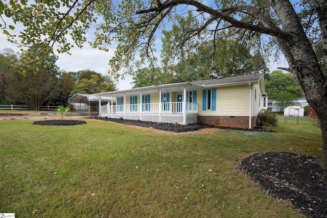 view of front of property featuring a front lawn and a porch