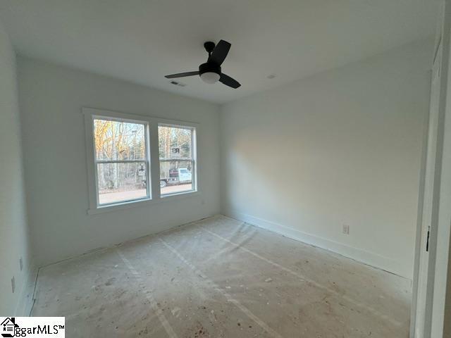 empty room with ceiling fan