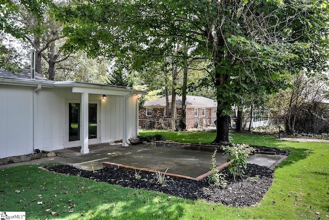 view of yard with a patio