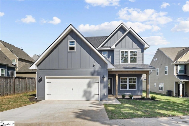 view of front facade featuring a front lawn