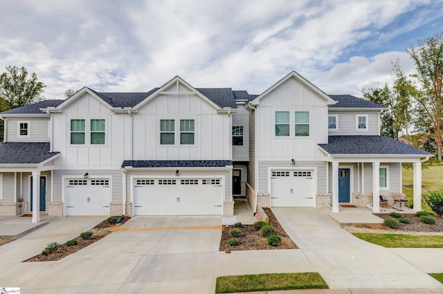 view of front of house featuring a garage