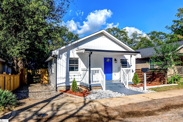 view of front of house featuring a porch