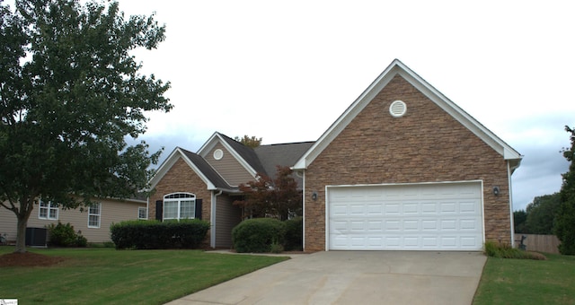 view of front of home featuring a front yard and a garage